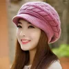 Berets Frauen Winter warmer Strick losen Beret Casual Solid Color Ski Hut Koreanische Version Höhe plus samtig dicke Ohrhörer Cap