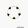 Designer van Clover Bracelet Vier designer Fashion Brap -armbanden voor meisjes vrouwen 18K goud zilver zwart wit rood groen merk armband trouwfeestje