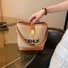 Сумка СКИДКА 22% Дизайнерская сумка Модная портативная женская сумка Новая высококачественная тканая сумка через плечо на одно плечо Повседневная сумка-ведро