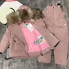 ニューキッズコートキッズデザイナー服幼児冬の服のサイズ0-12Tフード付きチャイルドジャケットとストラップダウンパンツnov15