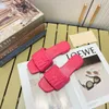 2023 MIU Designers Kvinnor tofflor Sandaler Fashion Wrinkle Flat Slides Flip Flops Summer äkta läder utomhus loafers strandskor 35-41