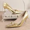 Scarpe eleganti Scarpe da donna con tacco alto in cristallo di lusso con fibbia quadrata in oro argento Scarpe da donna con tacco alto Scarpe da sposa con punta a punta Scarpe da festa 231116