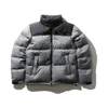 屋外トレンチコートの上の冬のコットンメンズとレディースのダウンジャケットの冬の綿の下の男子デザイナーダウンジャケット厚い暖かいコート