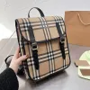 2023 BURBERRIY Luxury Ryggsäck Designerväska Brev PEBREK STREAK TOPPALKALITET LÄDER MATERIAL STOR CAILAC RACKPACK Temperament Hundred Shoulder Tote Bag 001