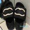 Chinelos de alta qualidade Woolskin Sheepskin Palmilha Slides Sandálias Flat Slipper Designers Mulheres Soft Winter Luxury Plush Fur Oran Borracha Sole 054