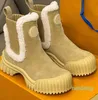 Высочайшее качество меха на коже Shell toe Платформа Меховые ботильоны на теплой шерсти Пушистые пушистые сапоги Модная зимняя обувь Роскошные дизайнерские ботинки Фабричная обувь С