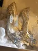 Elegantes sapatos de casamento franceses com salto alto de cristal para noivas