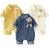 Rompers Spring Denim Baby Jumpsuit Cartoon Pocket Bear Romper For Boys Girls Born Overalls Korean Style Onesie Autumn Kids Clothing 231115