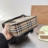 2023 Burberriy Luxury Backpack Designer Bag Carta Lantejoulas Streak Material de Couro de Alta Qualidade Grande Capacidade Mochila Temperamento Cem Ombro Tote Bag 001