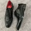 Zapatos de vestir para hombre de moda Diseñador de charol Rojo Negro Toe Rhinestone Spikes Zapatos formales para hombre Zapatos de fiesta de boda de negocios de lujo Tamaño 48 con caja NO495