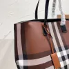 Designer Burberriy Sac Classique Femmes Sac fourre-tout à bandoulière Rayé Grande capacité Messenger Fourre-tout Mode Horseferry Plaid Sac à main célèbre Lady Designer Portefeuille 001 #