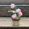 Flores decorativas de crochê tecida rosa em vaso de rosa planta artificial bonsai tricotado à mão Presentes engraçados fofos para quarto idéias de mesa de aniversário decoração de aniversário decoração