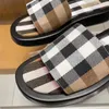 Mode lyxiga vintage tofflor män casual sandaler hotell flip lägenheter duk randiga främre remmar slider onyx hartsplattform Sliders Designer Beach Slipper Box EU 38-45