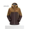 Herren Designer Jacken Mäntel Arcterxy Jacken Windjacke Canadian Canadian Straight Rush Series Herren Charge Mantel Braune wasserdichte Kapuze 25736 2LK4