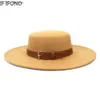 Breda randen hattar hink hattar kvinnor hattar nya 10 cm breda grim filt fedora hatt hattar män platt topp derby jazz hattar kyrkan mössa sombreros de mujer yq231116