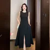 Casual Dresses Classic Black And White Sleeveless Mid-length Dress Women 2023 Summer O-neck Pocket Stitching Female Elegant Slim