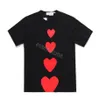 Moda Uomo Gioca T Shirt Designer Camicia a cuore rosso Commes Camicie casual da donna Des Badge Garcons Camicia da gioco ad alta quanlity Ricamo in cotone coppia tees regali