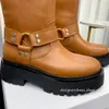 Botas de tornozelo de joelho de motocicleta Bombas de dedo redondo saltos para meninas mulheres designer de luxo Botas de moda Vegetais curtidos couro de vaca único calçado de fábrica Tamanho 35-40