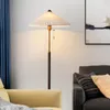 Golvlampor American Solid Wood Led Living Room Study Bedroom Bedside Lamp Vintage Remote Control Dimestanding Decorative Light