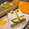 Sandalias de diseñador Correa Caja Piscina Almohada Zapatillas deslizantes Marca Mujer Hombre Zapatillas de lujo Planas Cómodas Mueller Zapatillas de lana para mujer Zapatillas de lujo 02