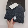 Chapéus cachecóis conjuntos de bonés de caveira moda inverno chapéu de malha monclr masculino feminino boné italiano na moda quente chapéu masculino moda estiramento lã casquette chapéus para homens mulheres