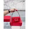 Designer Valantino Bag Valentine Ny nischdesign Enkel axel Diagonal väska V-formad vattenborr Buckle Chain Bag Magic Stick Bag Armpit Flip Square Bag
