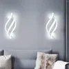 Lampa ścienna zakrzywiona konstrukcja spirala 16 W nowoczesne światło LED do sypialni przyśród nosek dekoracje domu tło salon