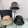 Luxury Ladies Autumn Winter Bucket Hat Designer Classic Women Winter Bekväma varma hattar Bonnet Beanie Cotton Beklädnadsläder Caps Sdlx