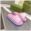 2023DESIGNER WOMENS SLIPPERS LUXURY RUBBER ThickSoled Sandals女性夏のレジャーコンフォートソフトビーチスリッパデザイナー最高品質の屋外