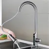 Kökskranar Temperatur Digital Displayekitchen -kran Clean Borste Pull ut rotation Mixer 3 -lägen Sprutor och kallt diskbänk Vatten kran