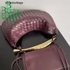 Bolsas Bottegvenets Bolsa Bolsa de Sardinha 6B Tecida Série de Tabilização de Duas Fomentos de Ovelha 2024 Novo Bordeaux Red European e American Fashion