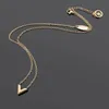 Nuova collana di lusso a forma di V con pendente per donna Collana classica di moda in oro 18 carati Gioielli di design in acciaio al titanio di alta qualità