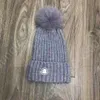 Monclair Beanie Hat Luxury Designer di alta qualità Designer Winter Beanie lavorato a maglia Cappello di lana Donna Maglia calda in pelliccia sintetica Pom Cappelli Berretto a cuffia femminile 11 colori