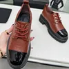 Scarpe eleganti da donna di design di lusso Nuovo marchio classico Tacco a reticolo con tacco Lettera Segno Mocassini Scarpe Fodera interna in pelle di pecora Suola spessa Antiscivoli Scarpe da donna in pelle di vitello