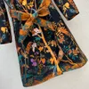 Fashion Coats European Women Trench marka 2023 Autumn/Winter New Forest Bird and Beast Pattern Burekl Lapel Long Płaszcz