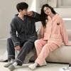 Damen Schlaf Lounge 2023 Neue Paar Pyjamas Männer Herbst Winter Loungewear Anzug Langarm Gepolsterte Samt Warme Nachtwäsche Korallen Samt Frauen Homewear zln231116