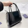 23SS Projektanci Kobiety skórzane torby Torby Najwyższej jakości torebka Shuder Crossbody Triangular Ogad Bag na zakupy luksurys Messenger Ladies Torebki podróżne torebki 27 cm