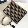 Pochette Triangle Женская роскошная сумка-символ для путешествий на выходные сумки для покупок Холст с тиснением Клатч Пляжная сумка-тоут 3 размера Сумка Hobo Мужская сумка через плечо Дизайнерская сумка для багажа