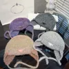 Erkek Beanie Hats Tasarımcı Beanie Erkek Beanie Sonbahar ve Kış Yünlü Örme Kulak Koruma Şapkası İtalyan Üçgen Kalınlaştırılmış Renkli Hat Casquette Bonnet1451