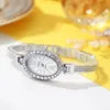Женские простые овальные маленькие тарелки с бриллиантами, женские легкие роскошные модные водонепроницаемые кварцевые часы с браслетом
