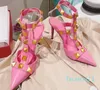 Studs High Heels Shoes Patent Leather Sandals Kvinnor Student Strappy Dress Shoes Rose Red Valentine Heel Luxury Designer