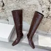 Designer-Stiefel mit breitem Schaft, dunkelbraune Kroko-Schuhe, Damen-Luxus, schmaler, kniehoher Stiefel, modische und klassische Outdoor-Stiefel mit hohem Schaft