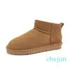 Klassiska korta minikvinnor Keep Warm Man Womens Plush Casual Chestnut Winter Women Shoes Designer Ankel Booties