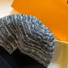 デザイナーブランドニットウェアキャップ冬のカシミアキャップレディースラグジュアリーぬいぐるみ厚い温かいニットハットユニセックスカジュアルコントラストスキーニット帽子sdlx
