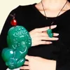 チャイナグリーンの葉状の手彫りのピクシウペンダントネックレスは富を象徴しています3856020