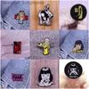 Pins Broches de Alta Qualidade Famoso Diretor Americano Quentin Tarantino Filme Esmalte Pin 90s Movie Fãs Lel Metal Mulheres Broche Presente AtacadoL231117