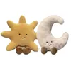 Bambole di peluche stile promozionale divertente sole luna peluche bambino carino cuscino di tiro comfort decorazioni per la casa regalo di natale per bambini 231117