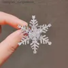 Pins Brooches New Female Luxury Micro-encrusted Zircon Snowflake Brooch Cute Fn Brooches for Women Clothing Pins Pearl Deer Head Suit BadgeL231117