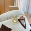 Designer Sheepwool Fanny Pack Crossbody Bag Luxury Chest Bag Multi-Purpose Fashioniitem för både män och kvinnor Original hårdvara stor kapacitet 30 cm
