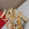 Сандалии-гладиаторы Golden Stud мюли на каблуке Туфли на массивном блочном каблуке Квадратные туфли с открытым носком 95 мм женские роскошные дизайнерские босоножки на высоком каблуке Вечерняя обувь с коробкой